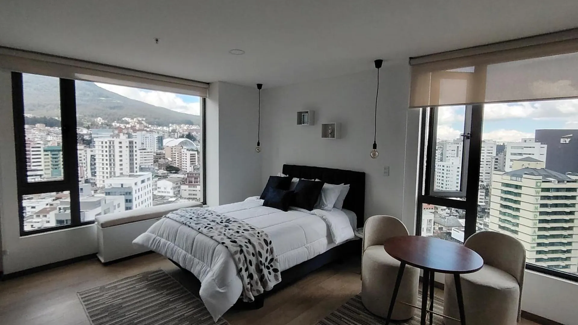 Efyra, Bello Estudio En La Carolina Quito Appartement