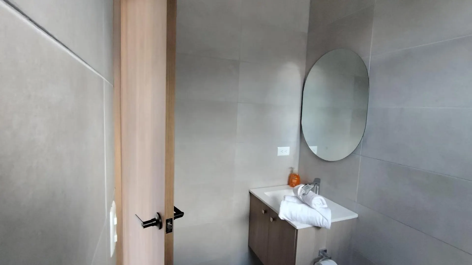 Efyra, Bello Estudio En La Carolina Quito Appartement